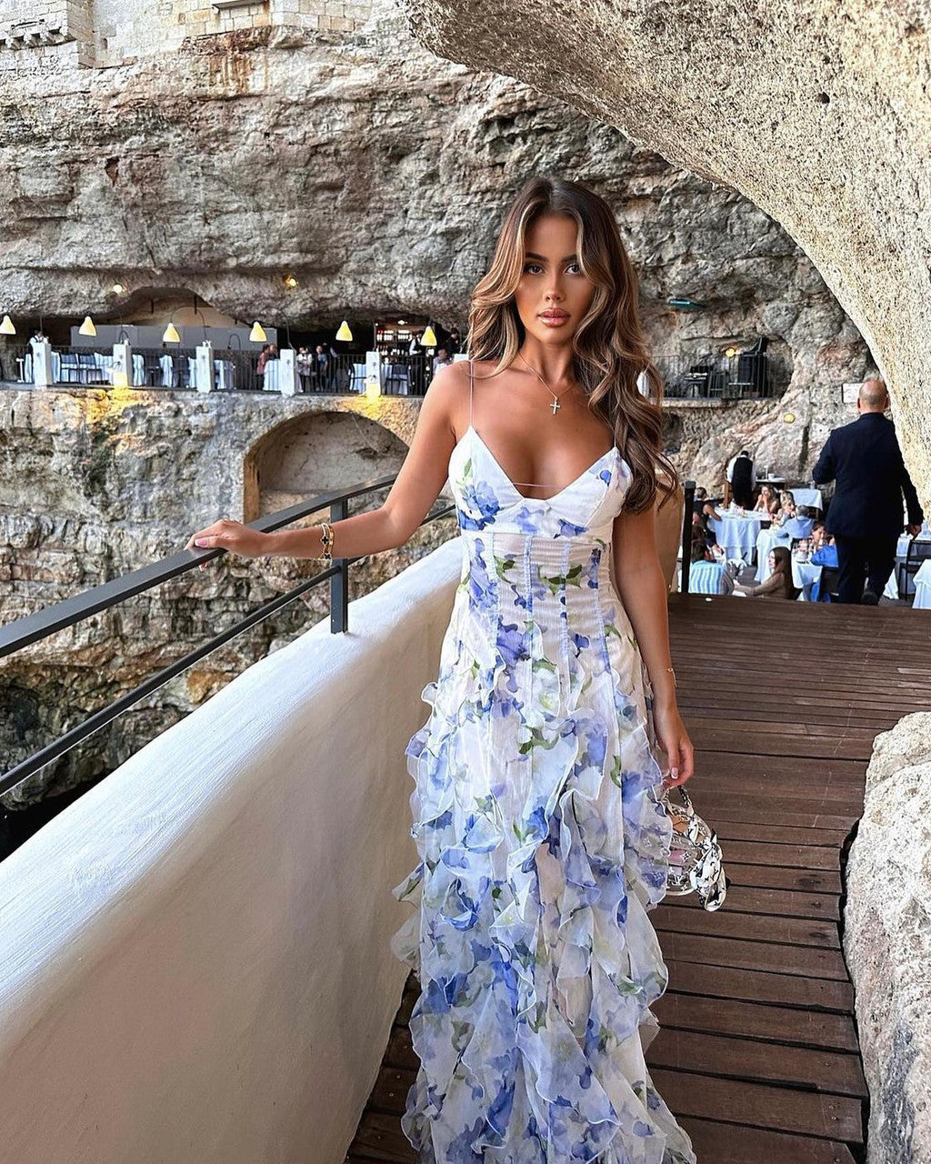 A Line Spaghetti Straps V-Neck Tulle Prom Dresses HZ1023