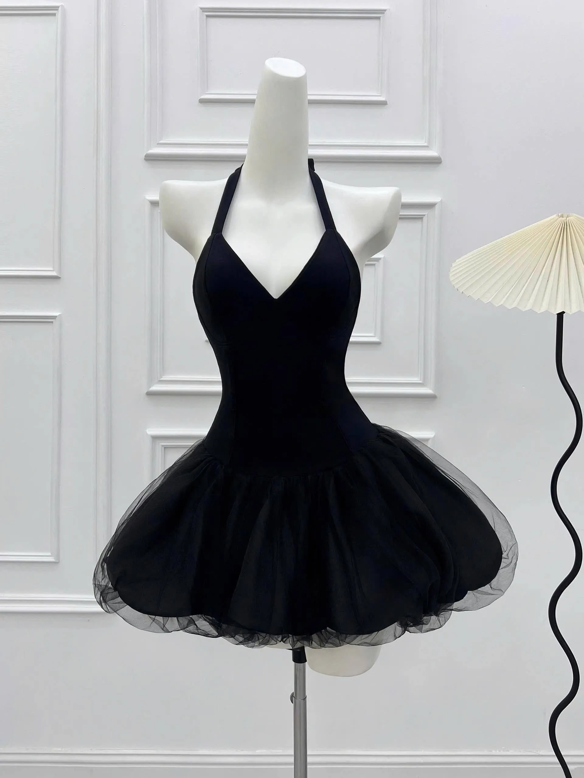 Cute Ball Gown Halter Little Black Dress Party Dresses Short Formal Homecoming Dresses Night Chic Elegant Short Dresses Cocktail Dress 16th Birthday Outfits Hoco Dresses HZ1121
