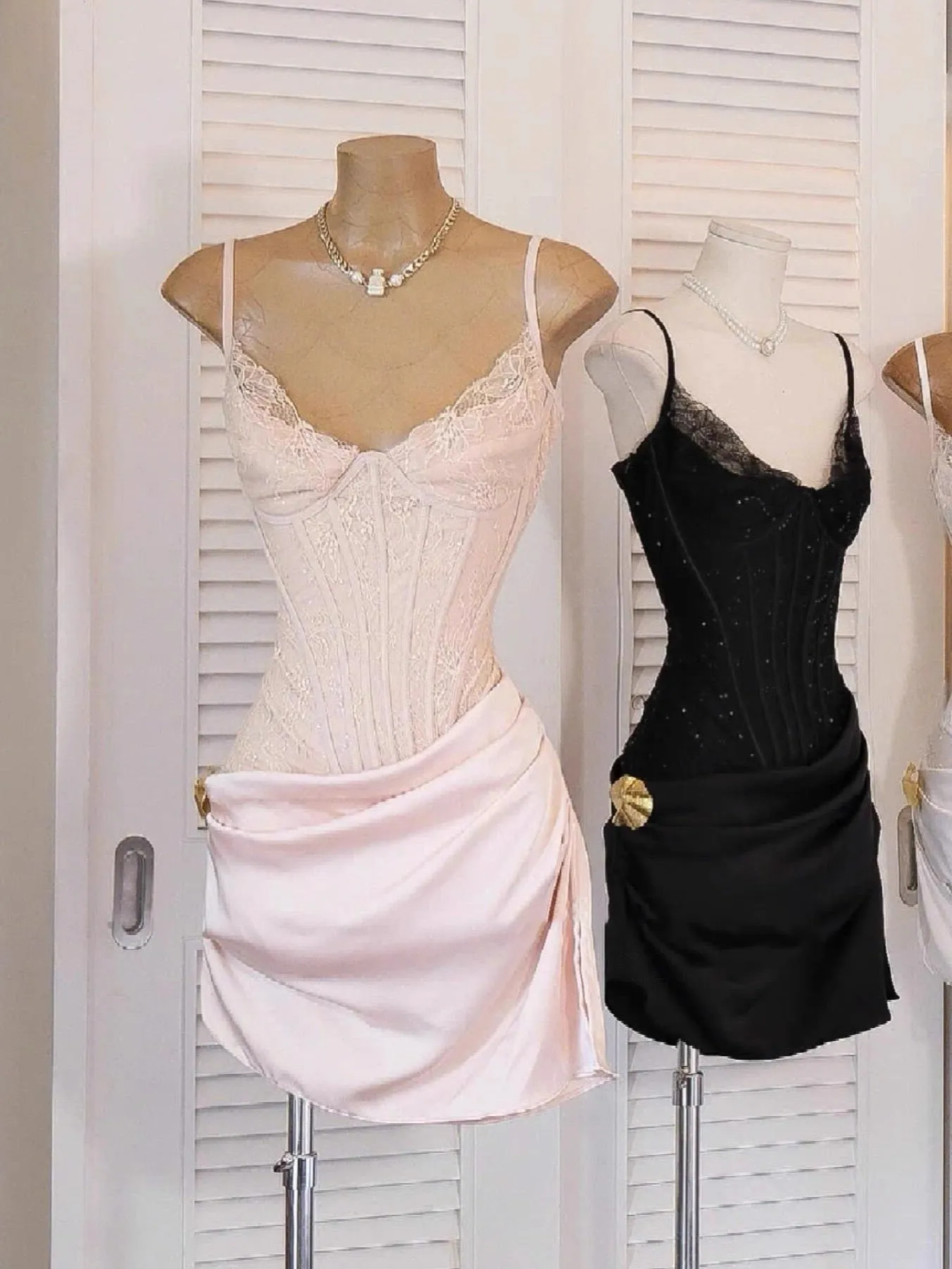 Modest Sheath Spaghetti Straps Little Black Dress Party Dresses Short Formal Homecoming Dresses Night Chic Elegant Cocktail Dresses 16th Birthday Outfits Lace Hoco Dress HZ1121