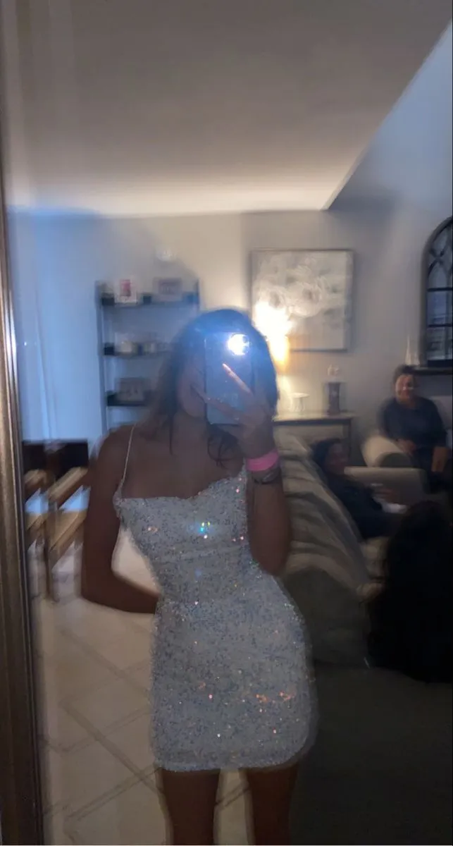 Pretty Sheath Spaghetti Straps White Sequin Formal Homecoming Dresses Short 21st Birthday Outfits Graduation Dress Mini Cocktail Dresses HZ1121