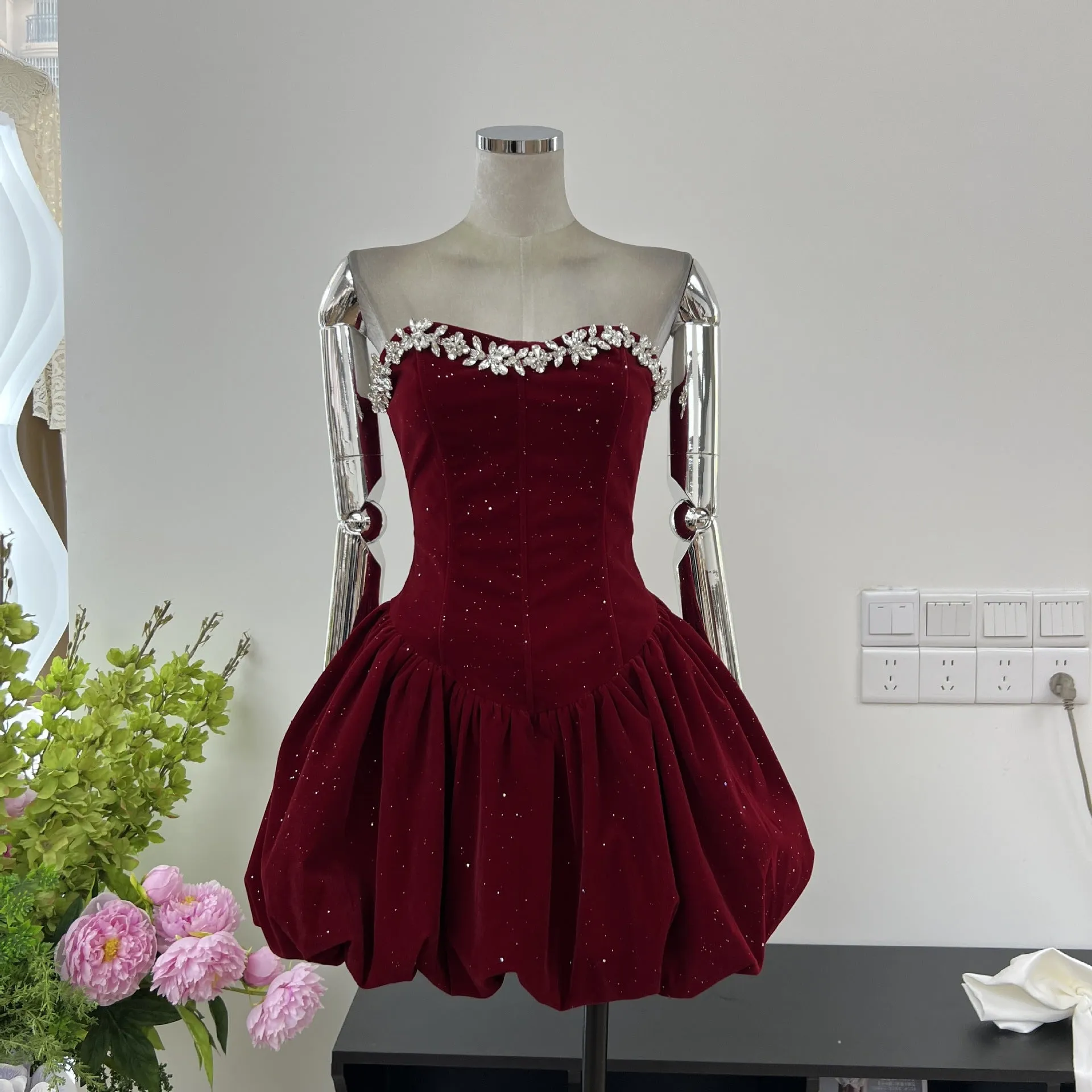 Pretty Ball Gown Sweetheart Red Velvet Formal Homecoming Dresses 21st Birthday Outfits Graduation Dress Short Mini Cocktail Dresses HZ1121