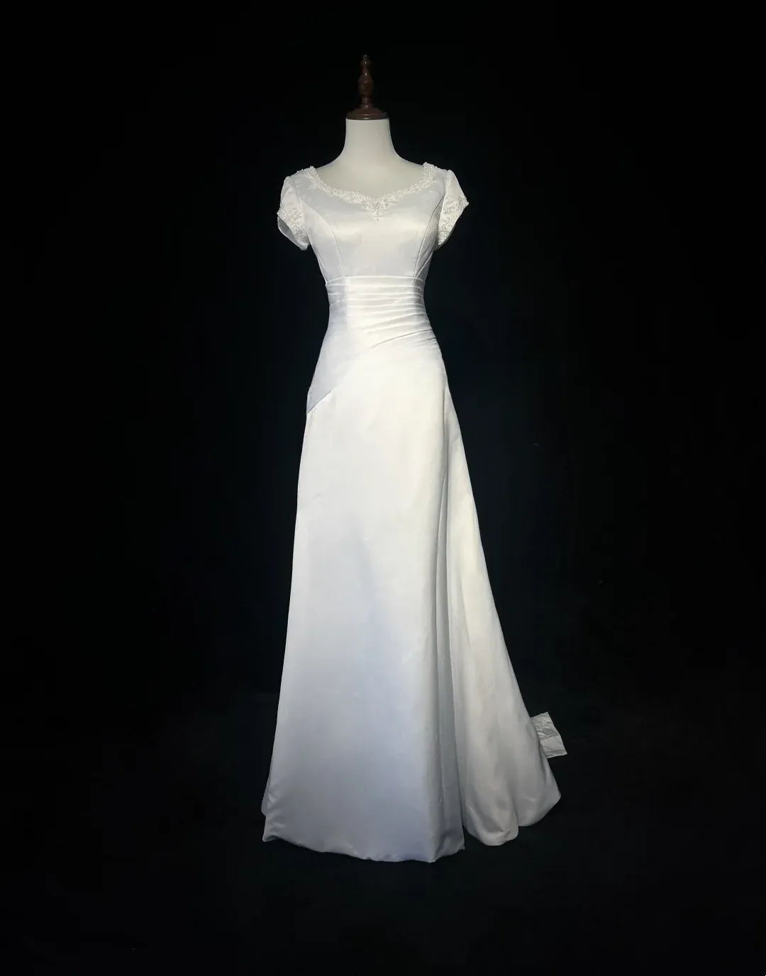 Vintage Bridal Dress A Line V Neck White Beads Satin Long Wedding Dress Retro Wedding Dresses Modest Wedding Gowns HZ1121