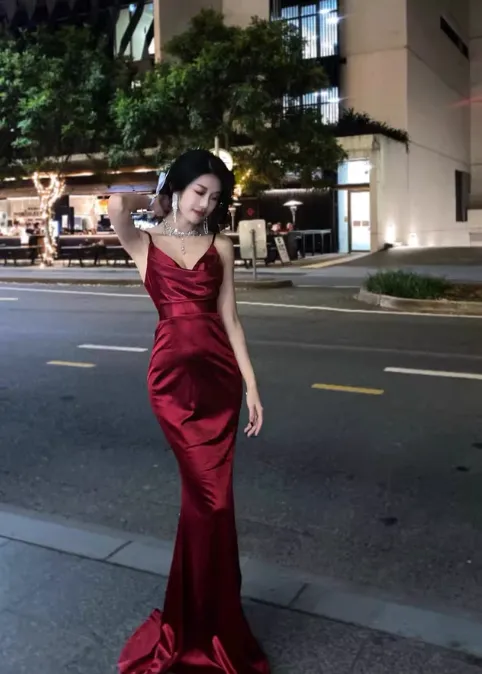 Stunning Mermaid Spaghetti Strap Long Evening Gown Burgundy Satin Formal Dress Elegant Birthday Dress HZ1121