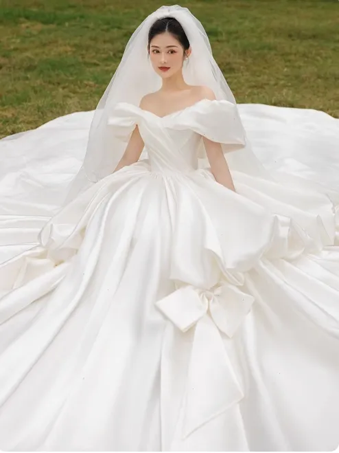 Modest Ball Gown Off-the-shoulder Bridal Dress White Satin Long Wedding Dress Elegant Bridal Gowns HZ1121