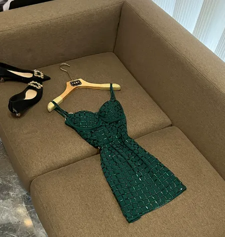 Sexy Dark Green Sheath Short Formal Dress Chiffon Rhinestone Birthday Party Dress Elegant Graduation Dress HZ1121