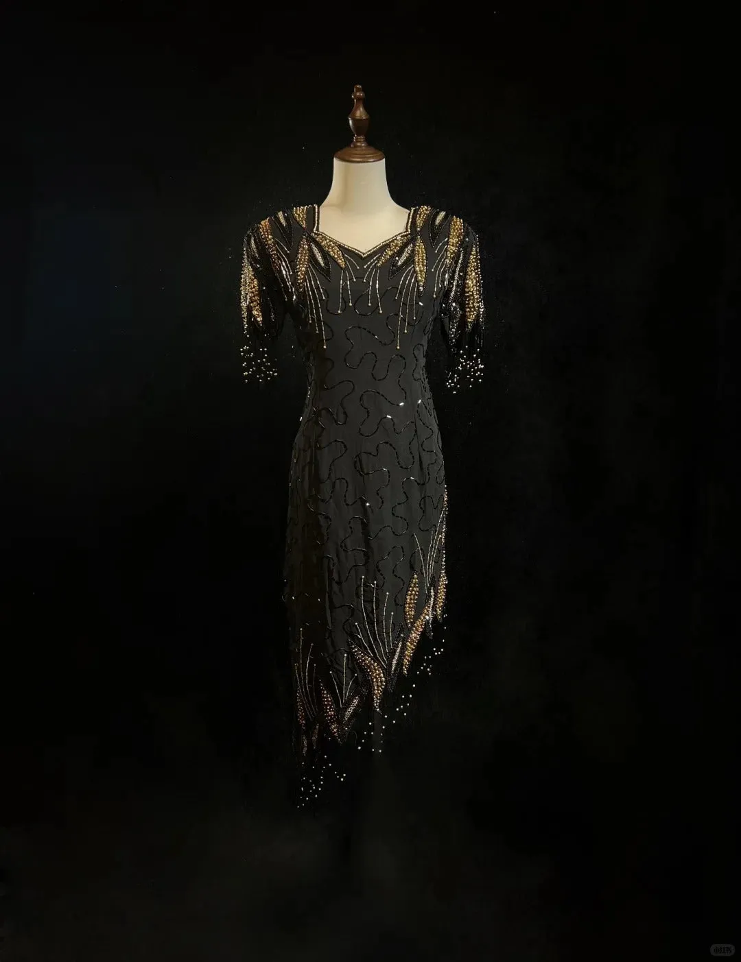 Glamour Black Sheath V-neck Mother of the Bride Dress Chiffon Beaded Short Evening Gown HZ1121