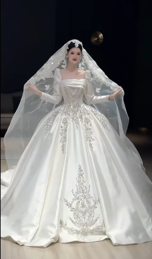 Timeless Square Neck Ball Gown Satin Beaded Wedding Dress Elegant Applique Long Sleeve Bridal Gown HZ1121