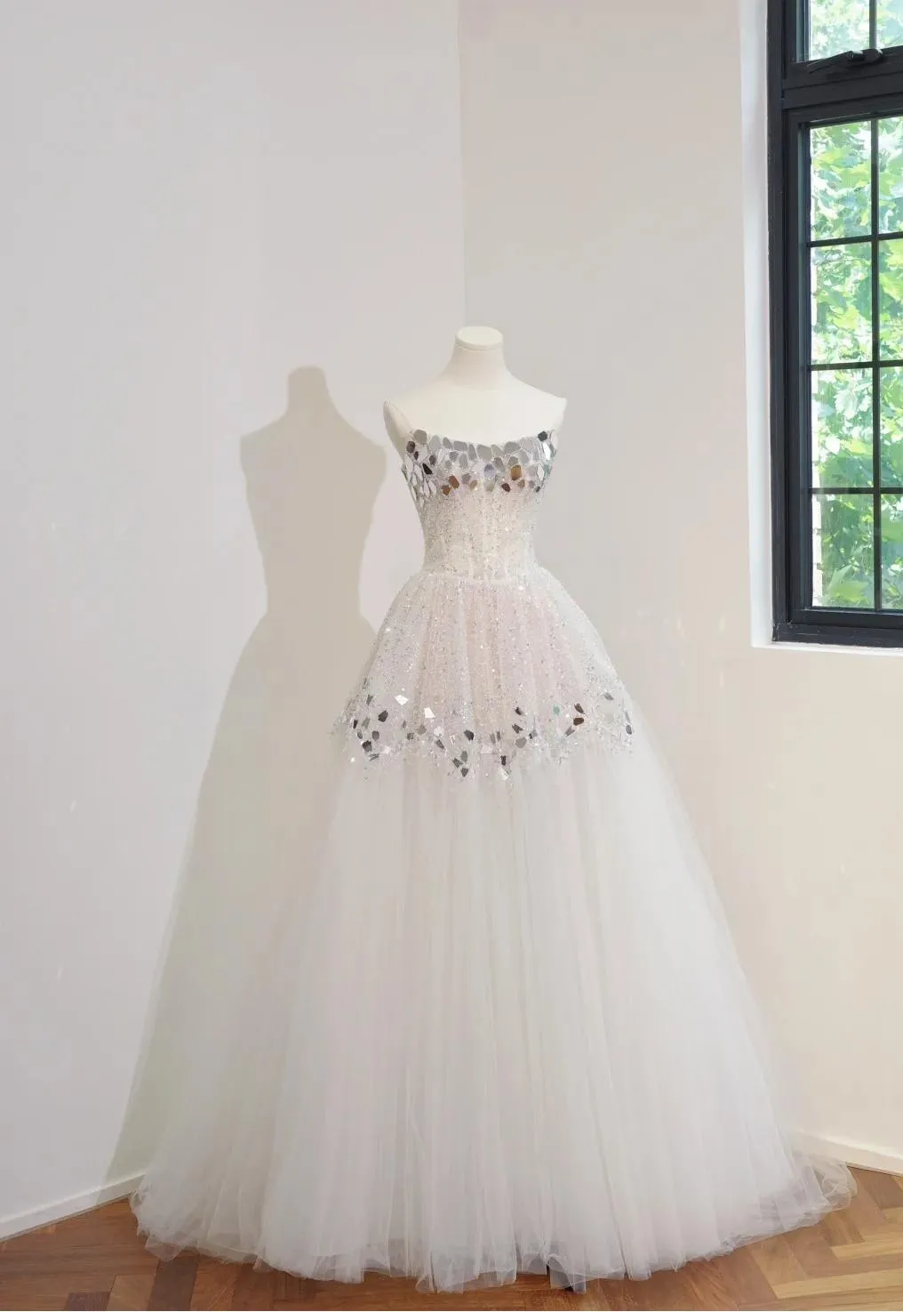 Strapless A-Line Tulle Mirrors Simple Wedding Dresses Sleeveless White Bridal Gowns HZ1121