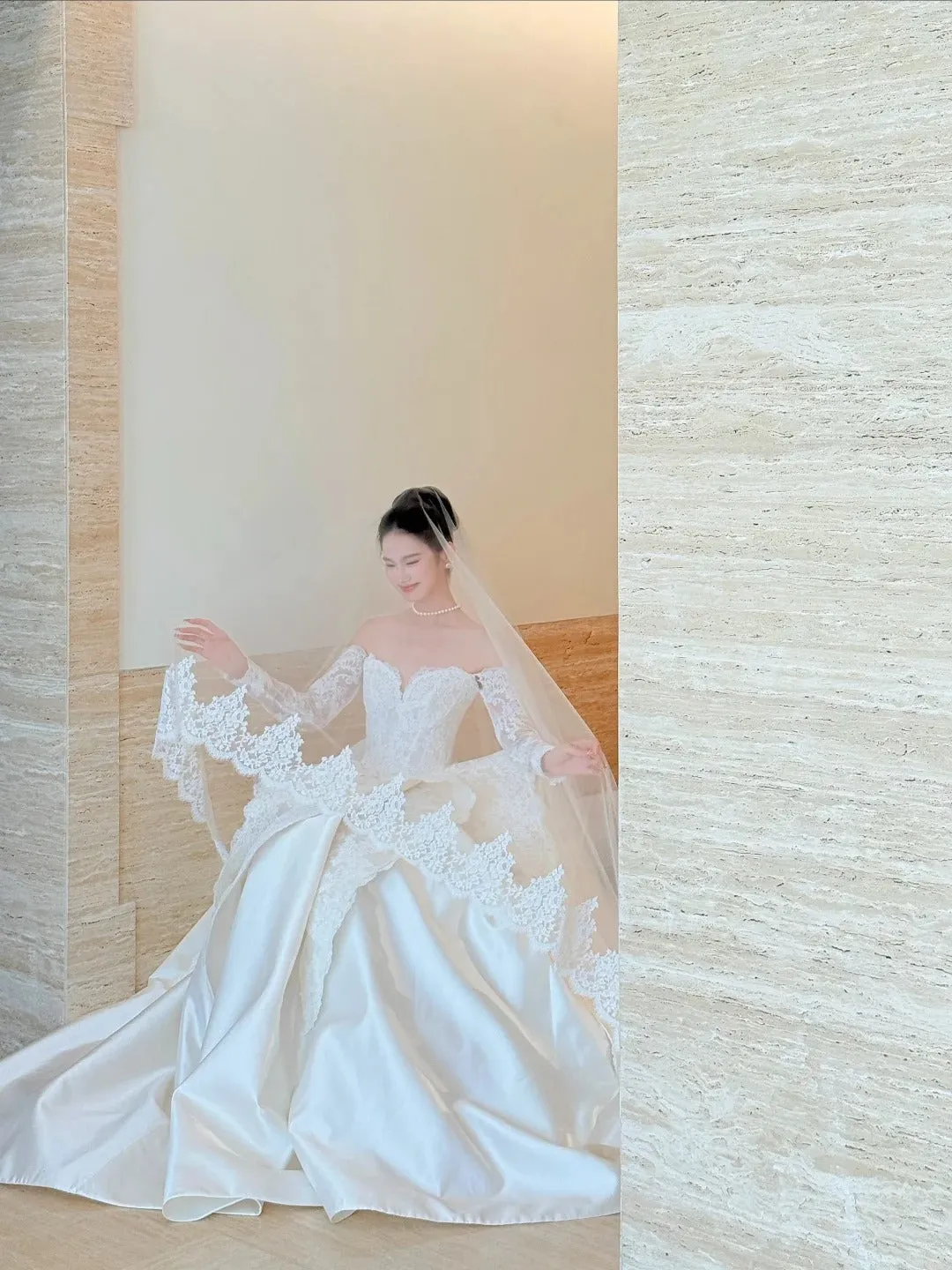 Modest Strapless A-Line Wedding Dresses Satin Applique White Bridal Gowns Long Sleeves Bridal Dresses HZ1121