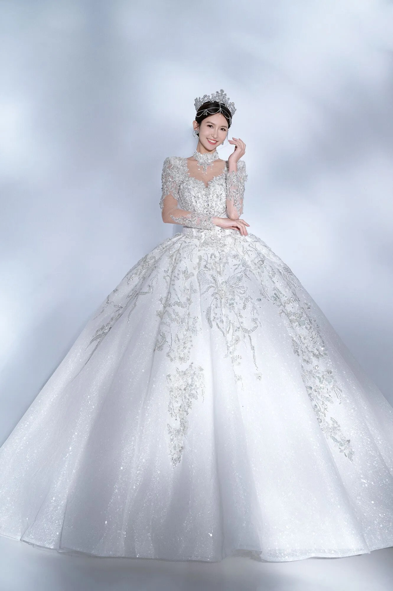 Elegant Sweetheart Neck Ball Gown Trailing Wedding Dresses Tulle Beaded White Bridal Gowns HZ1121