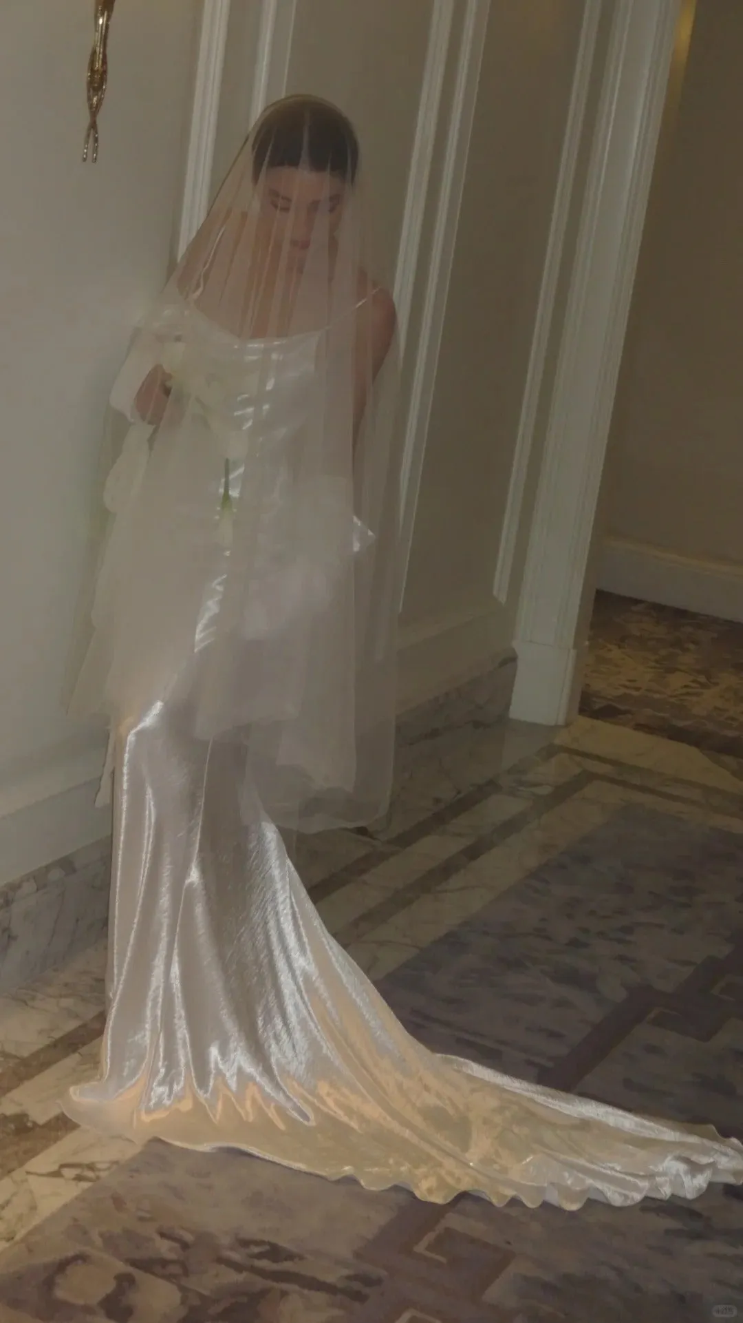 Simple Spaghetti Strap Sheath Wedding Dresses Silk White Backless Bridal Gowns HZ1121