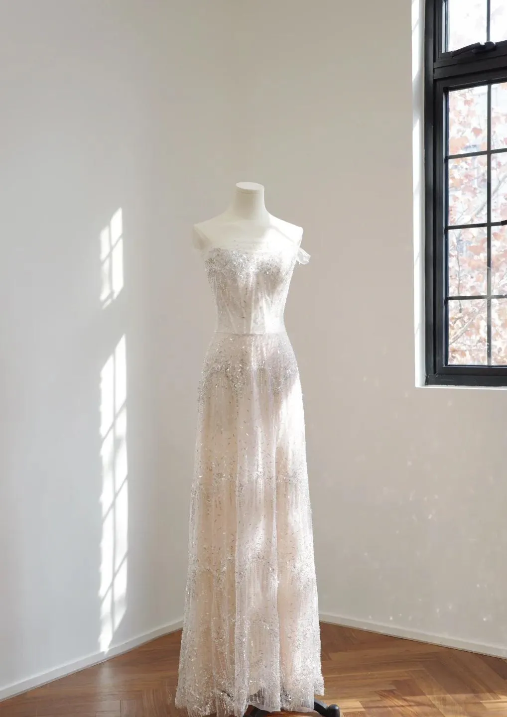 Simple Strapless Sheath Wedding Dresses Sequined Tulle White Bridal Gowns HZ1121