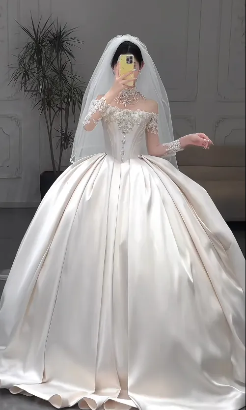 Gorgeous Off-the-shoulder Ball Gown Satin Long Wedding Dresses Beaded Ivory Bridal Gowns Short Sleeve Bridal Dresses HZ1121