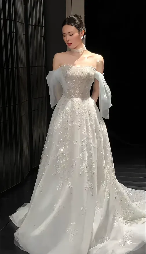 Elegant Strapless A-Line Long Wedding Dresses Tulle Beaded Bridal Gowns Applique White Bridal Dresses HZ1121