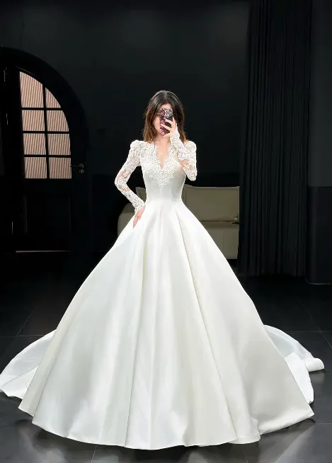 Chic V-neck A-Line Long Prom Dresses Lace Applique White Bridal Gowns Satin Long Sleeves Bridal Dresses HZ1121